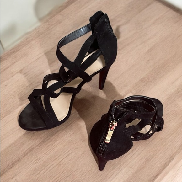 Kelly & Katie Black Strappy Stiletto Heels - Picture 3 of 8